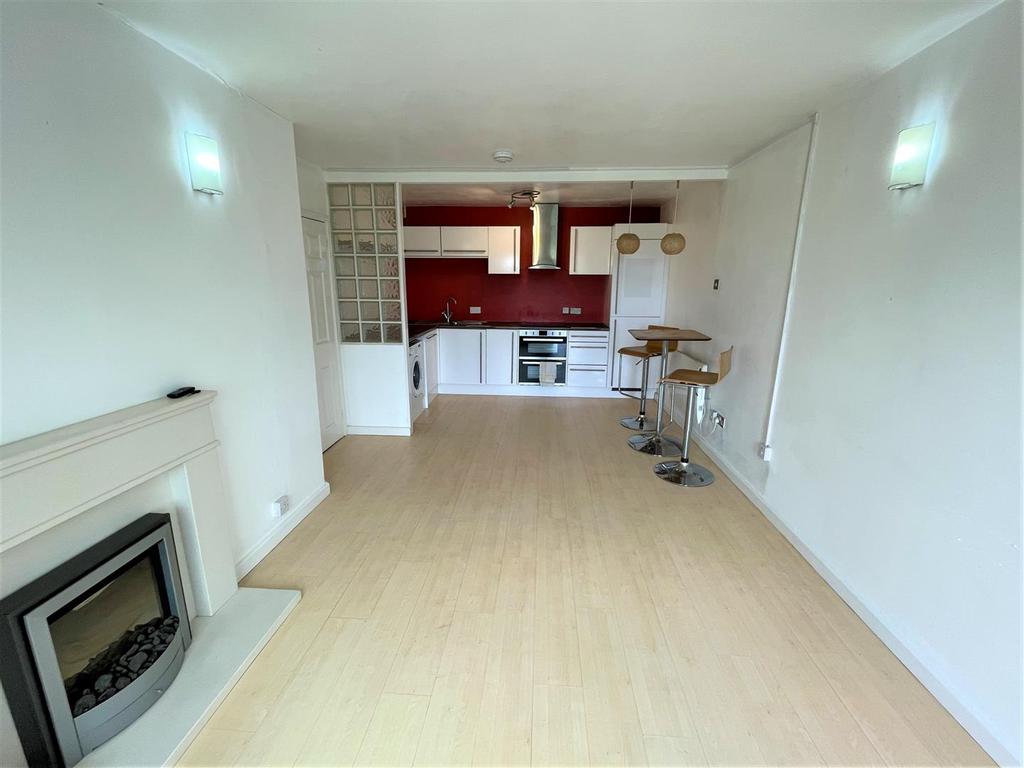 Claymond Court, StocktonOnTees 2 bed flat £550 pcm (£127 pw)