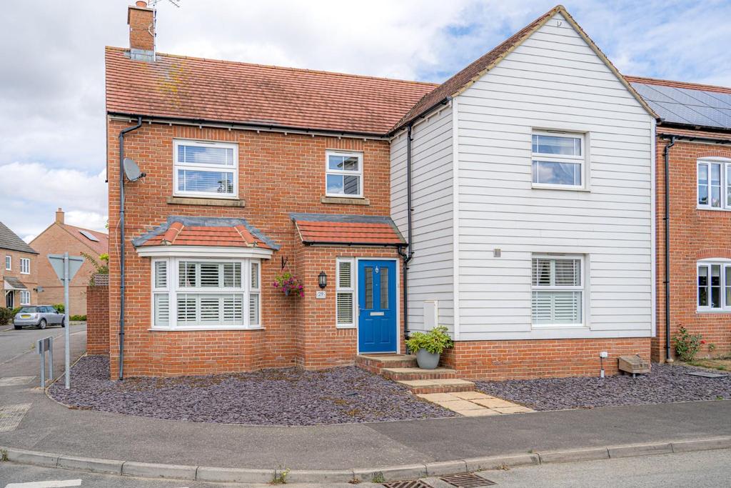 Cheesemans Green Lane, Kingsnorth, Ashford 4 bed detached house £500,000