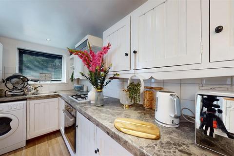 32 Glenfield Road, Dover, CT16 2AL