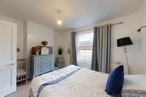 32 Glenfield Road, Dover, CT16 2AL
