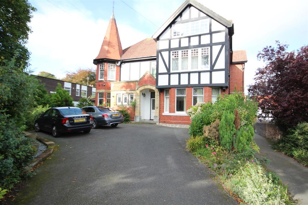 28 Brackley Avenue, Colwyn Bay 3 bed apartment £225,000