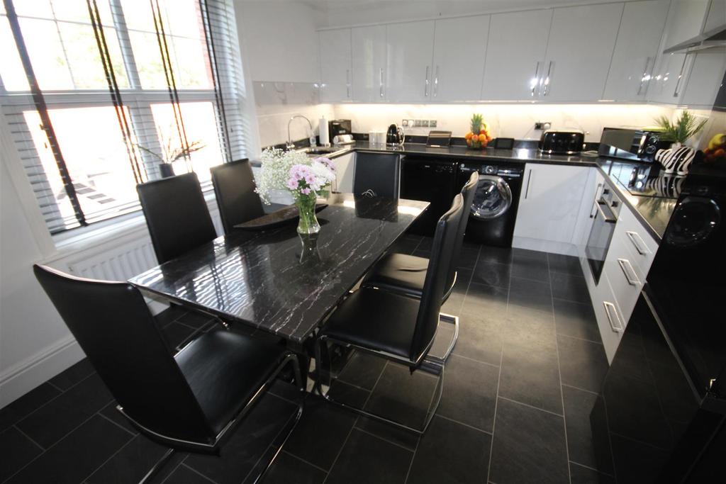 28 Brackley Avenue, Colwyn Bay 3 bed apartment £225,000