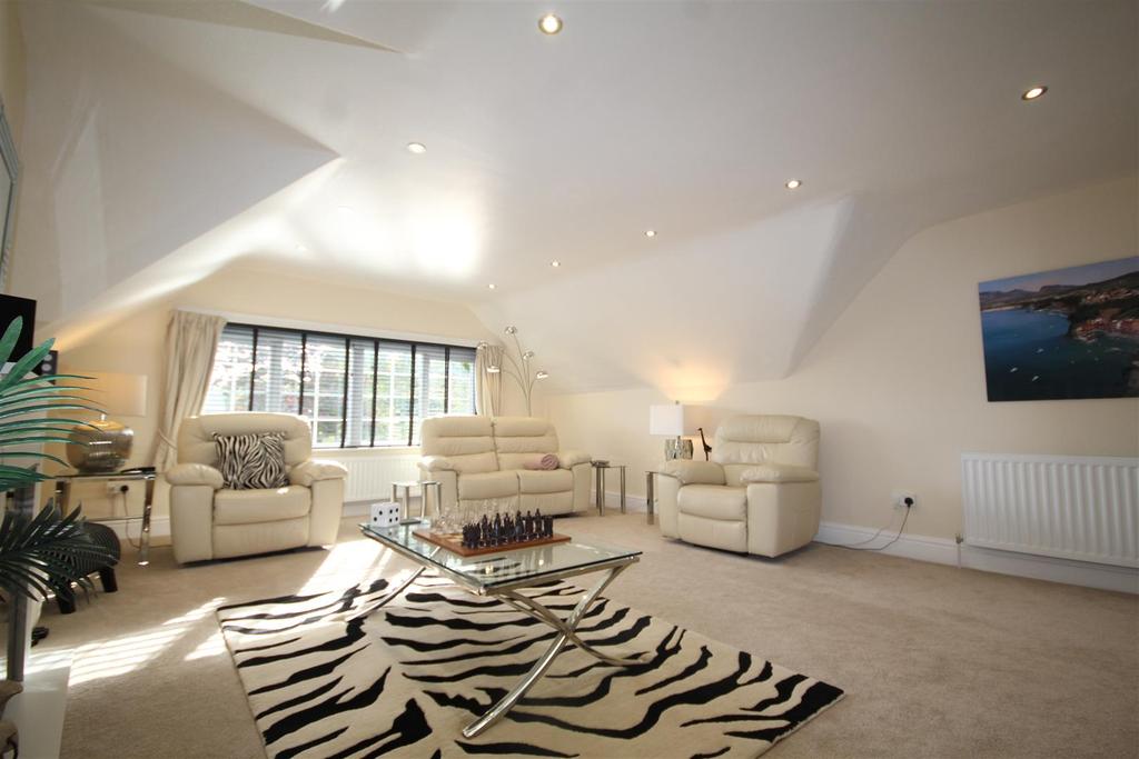 28 Brackley Avenue, Colwyn Bay 3 bed apartment £225,000