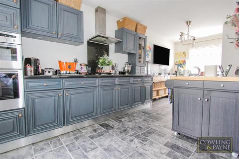 2 Dovedale Close, Ramsden Heath, Billericay, CM11 1QZ