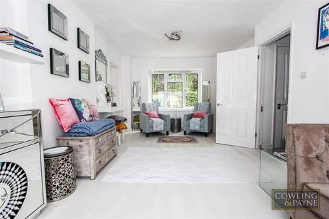 2 Dovedale Close, Ramsden Heath, Billericay, CM11 1QZ