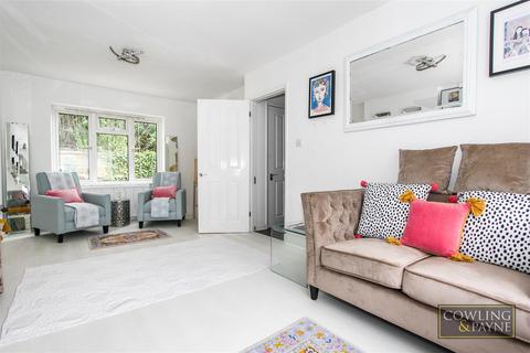 2 Dovedale Close, Ramsden Heath, Billericay, CM11 1QZ