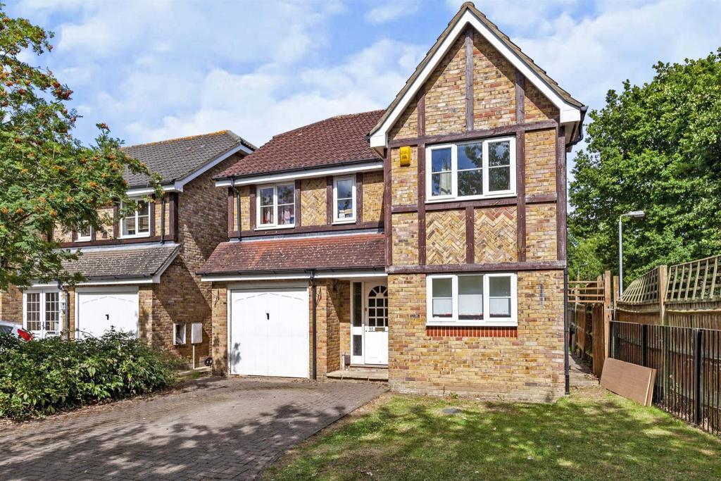 Earls Lane, Cippenham 4 bed detached house for sale £629,950