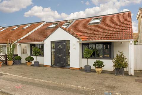 6 Beech Way, Epsom, KT17 4NG