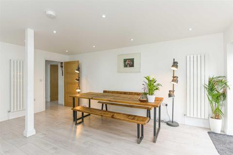 6 Beech Way, Epsom, KT17 4NG