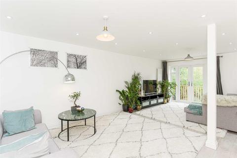 6 Beech Way, Epsom, KT17 4NG