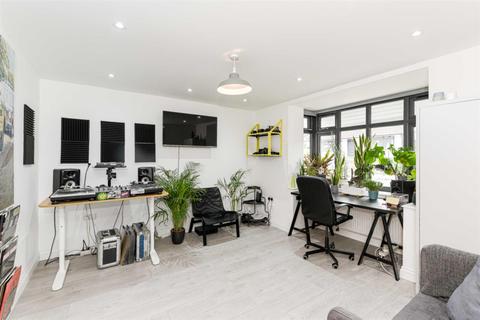 6 Beech Way, Epsom, KT17 4NG