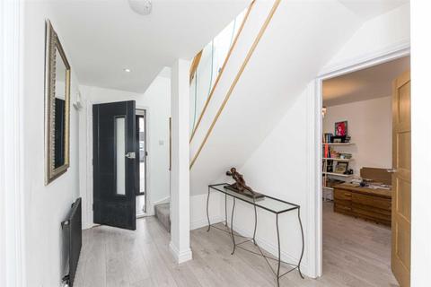 6 Beech Way, Epsom, KT17 4NG