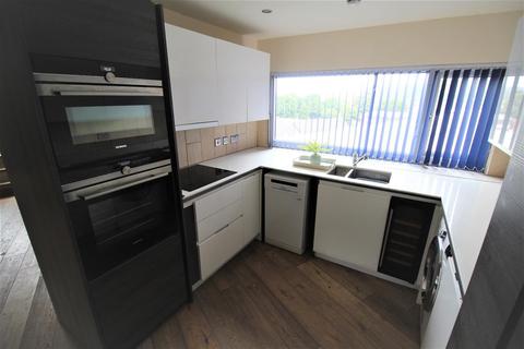 2 bedroom apartment to rent - Leeds Road, Shipley