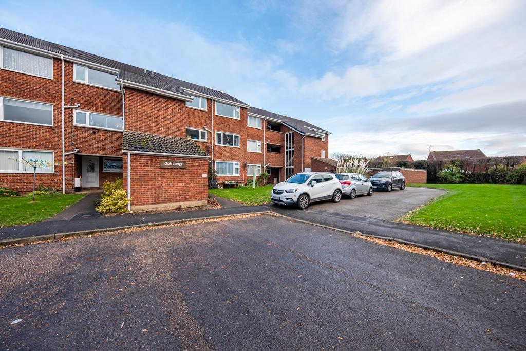 Oak Avenue, Bingham, Nottingham 2 bed £695 pcm (£160 pw)