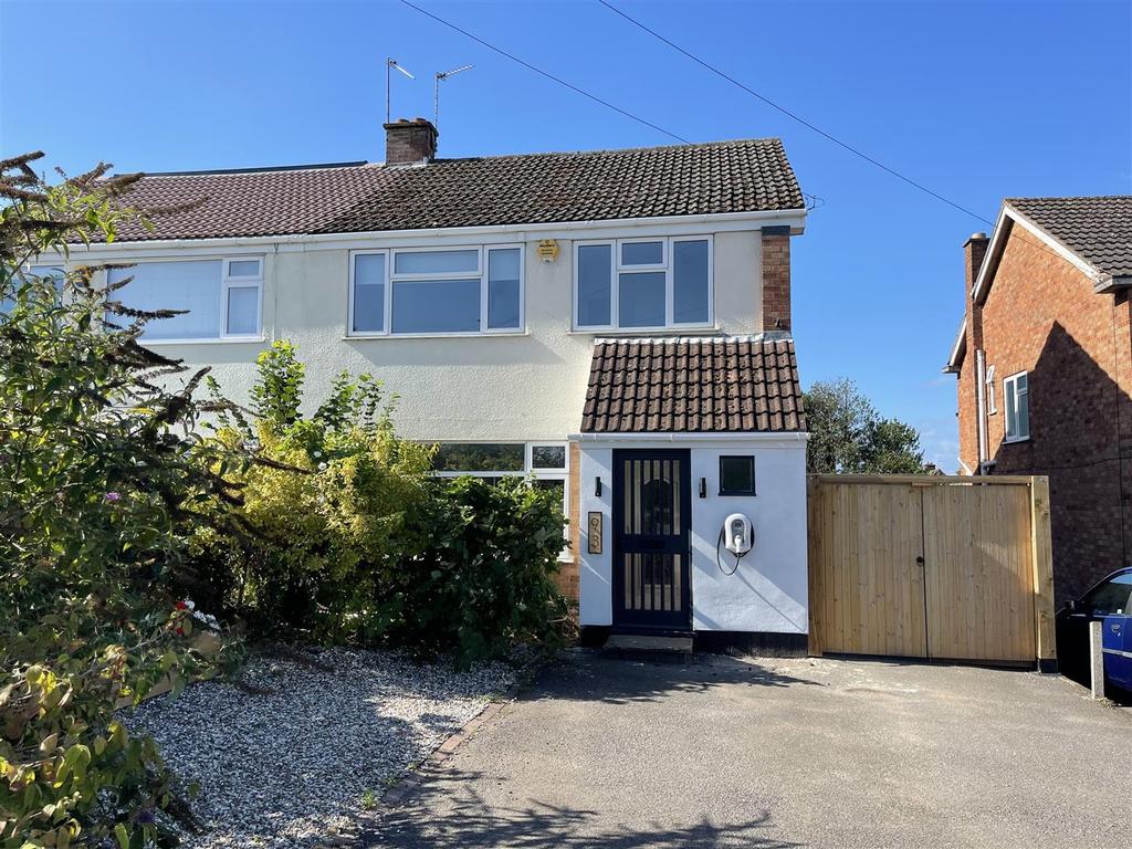 Kenilworth Road, Cubbington, Leamington Spa 3 bed semidetached house
