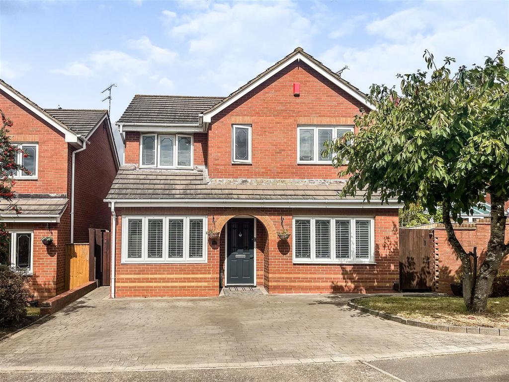 Cleopatra Grove, Warwick Gates, Warwick 4 bed detached house £525,000