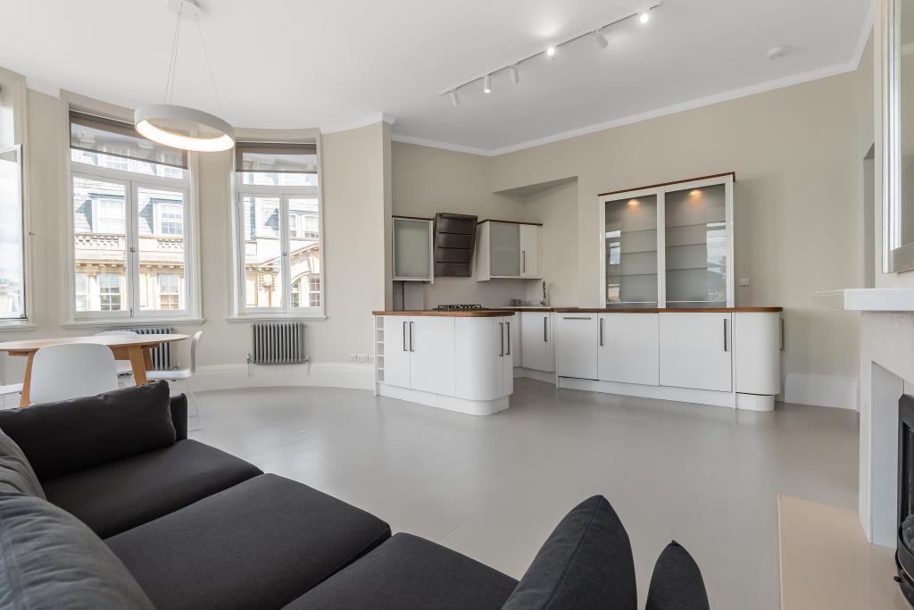 Viscount Court, Pembridge Villas, W2 2 bed apartment £3,500 pcm (£808 pw)