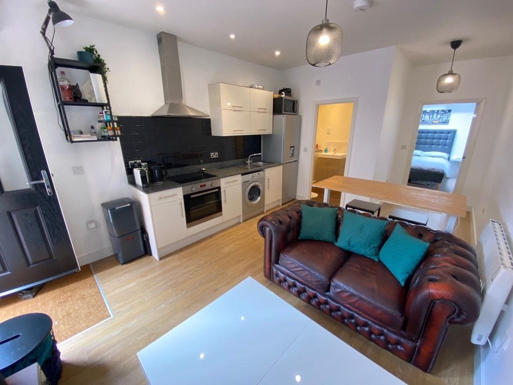 Lounge/diner/kitchen area