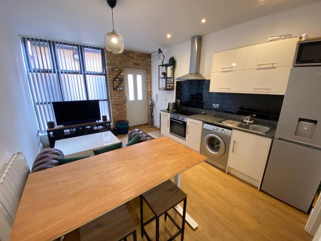 Lounge/diner/kitchen area