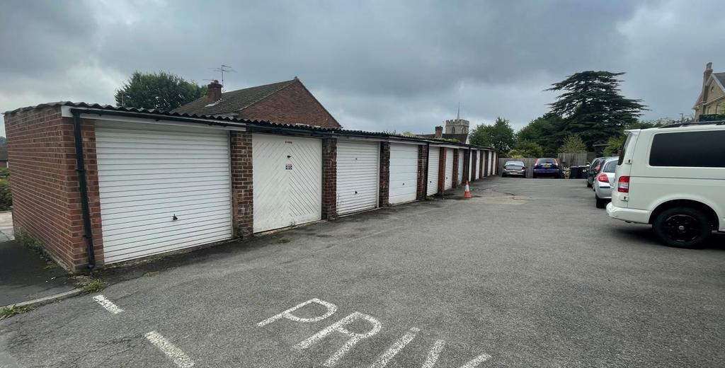 Garage Opposite The Orchard, Kings Langley, Hertfordshire, WD4 8JR Garage £5,000