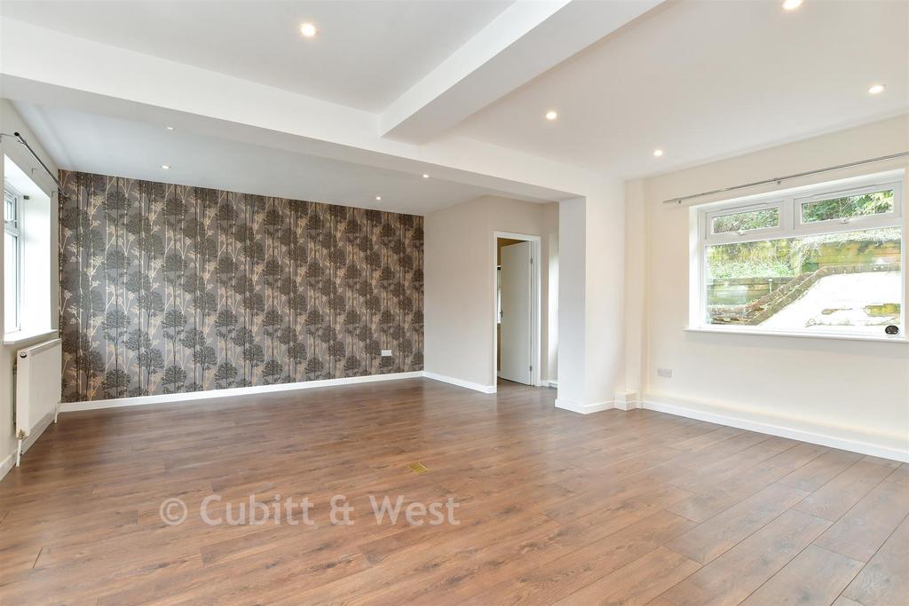 Lounge/ Dining Area