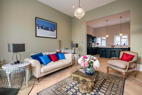 4 bedroom maisonette for sale - Brondesbury Villas, London, NW6
