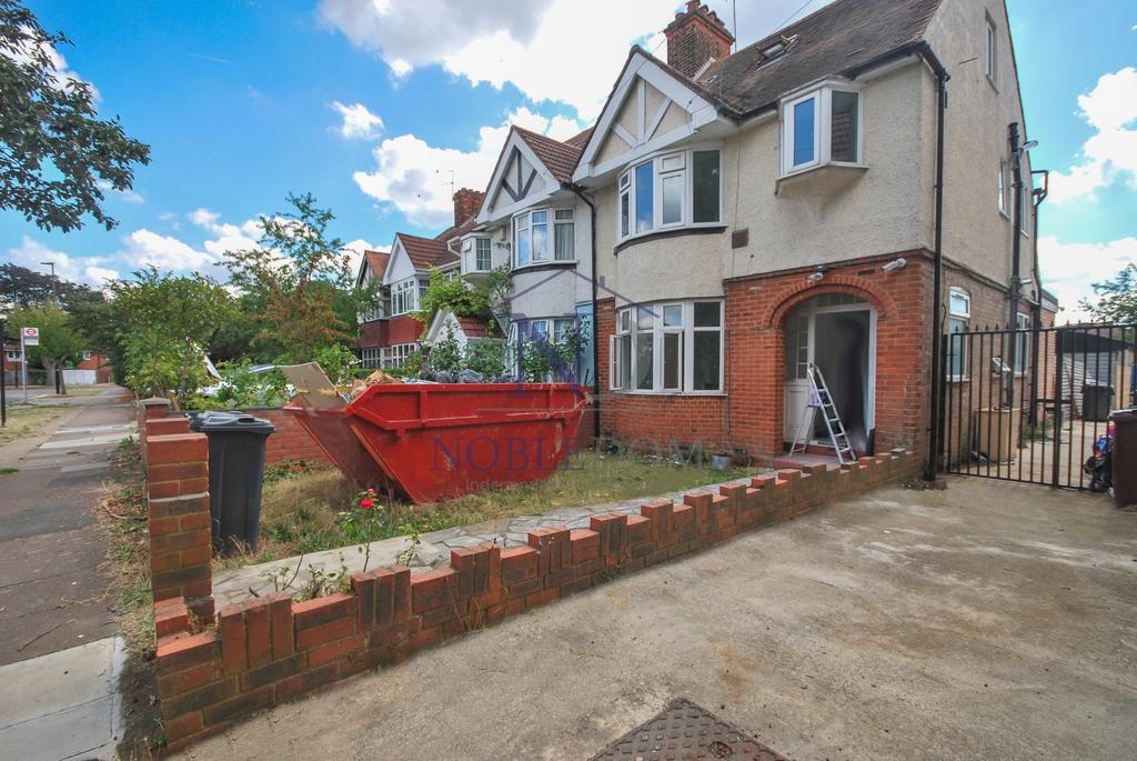 Hounslow Tw3 4 Bed Semi Detached House £2 500 Pcm £577 Pw