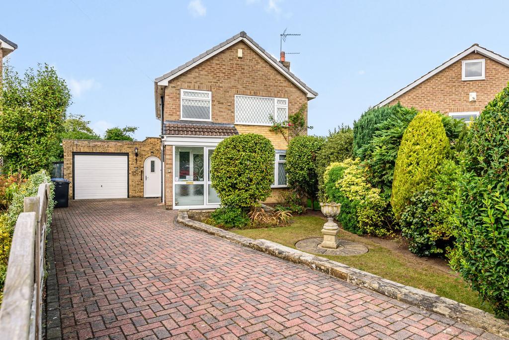 Ripley Drive, Harrogate, HG1 3 bed detached house £350,000
