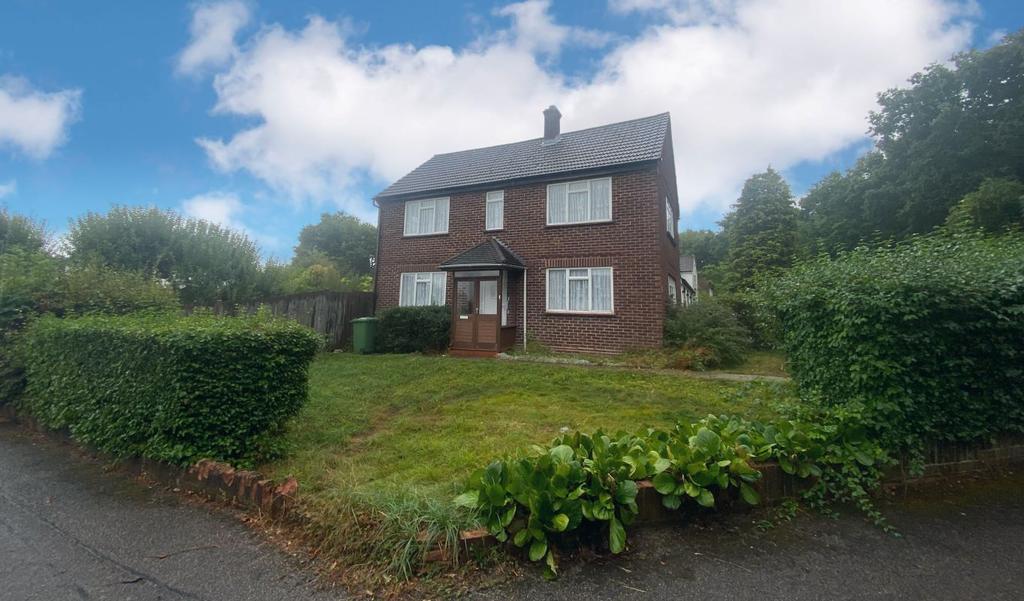 1 Carrington Close, Borehamwood... 3 bed semidetached house £695,000
