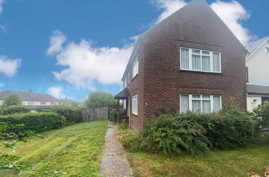 1 Carrington Close, Borehamwood... 3 bed semidetached house £695,000
