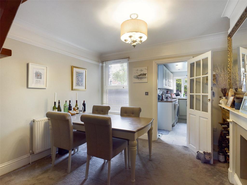 Edgell Road, StainesuponThames... 2 bed end of terrace house £415,000