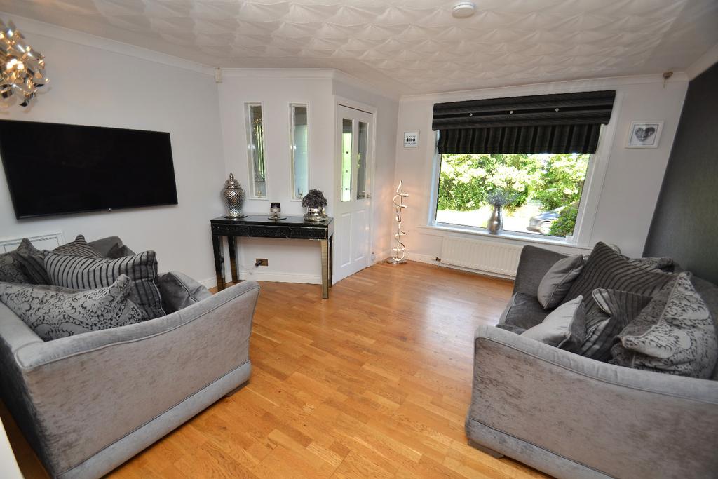 18 Mossneuk Drive, Mossneuk, East Kilbride, G75 8XQ 3 bed semidetached