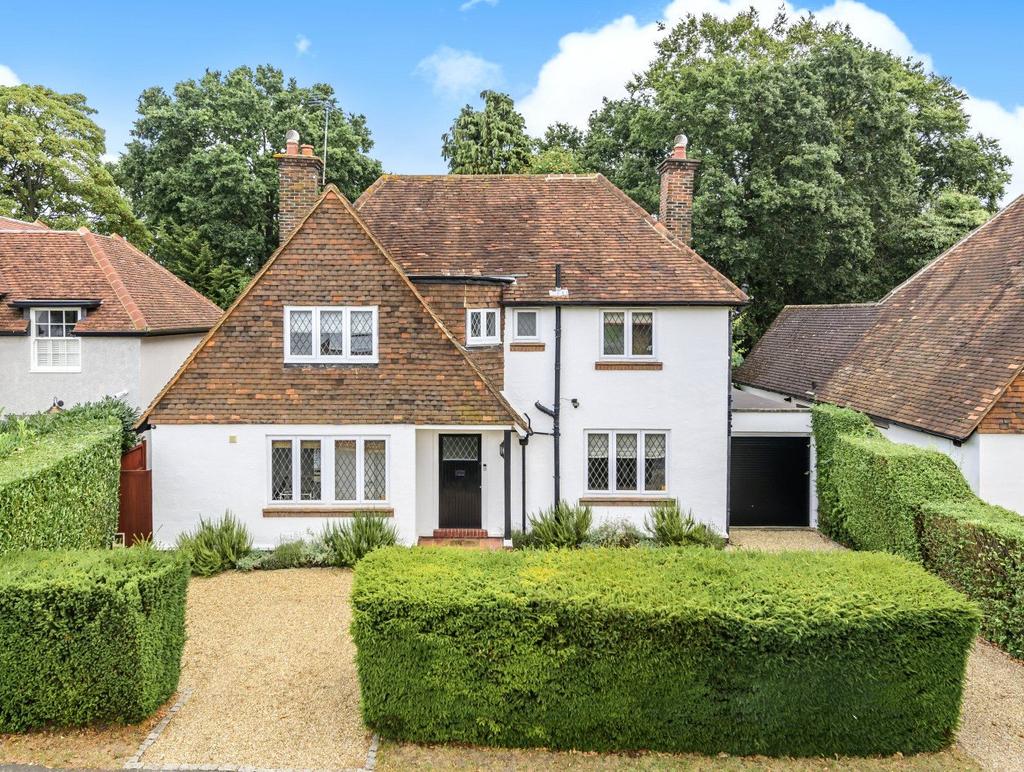 Oatlands Close, Weybridge, KT13 5 bed detached house £1,695,000