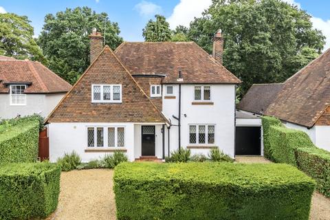 14 Oatlands Close, Weybridge, KT13 9ED