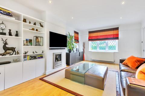 14 Oatlands Close, Weybridge, KT13 9ED