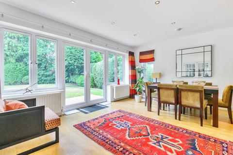 14 Oatlands Close, Weybridge, KT13 9ED