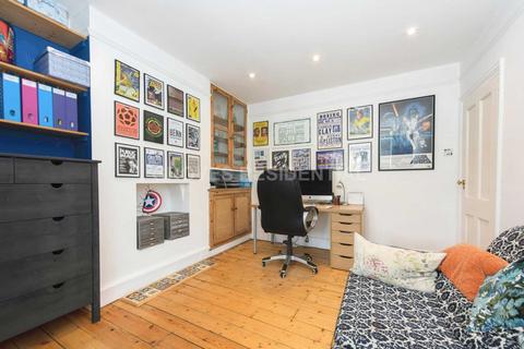 22 Highclere Road, New Malden, KT3 3HJ