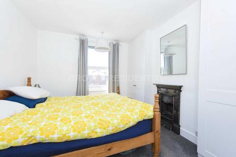 22 Highclere Road, New Malden, KT3 3HJ