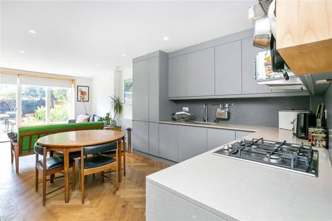 4 bedroom terraced house to rent, Glyn Road, London, E5