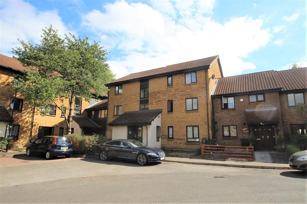 Tanglewood Way, Feltham 2 bed apartment £295,000