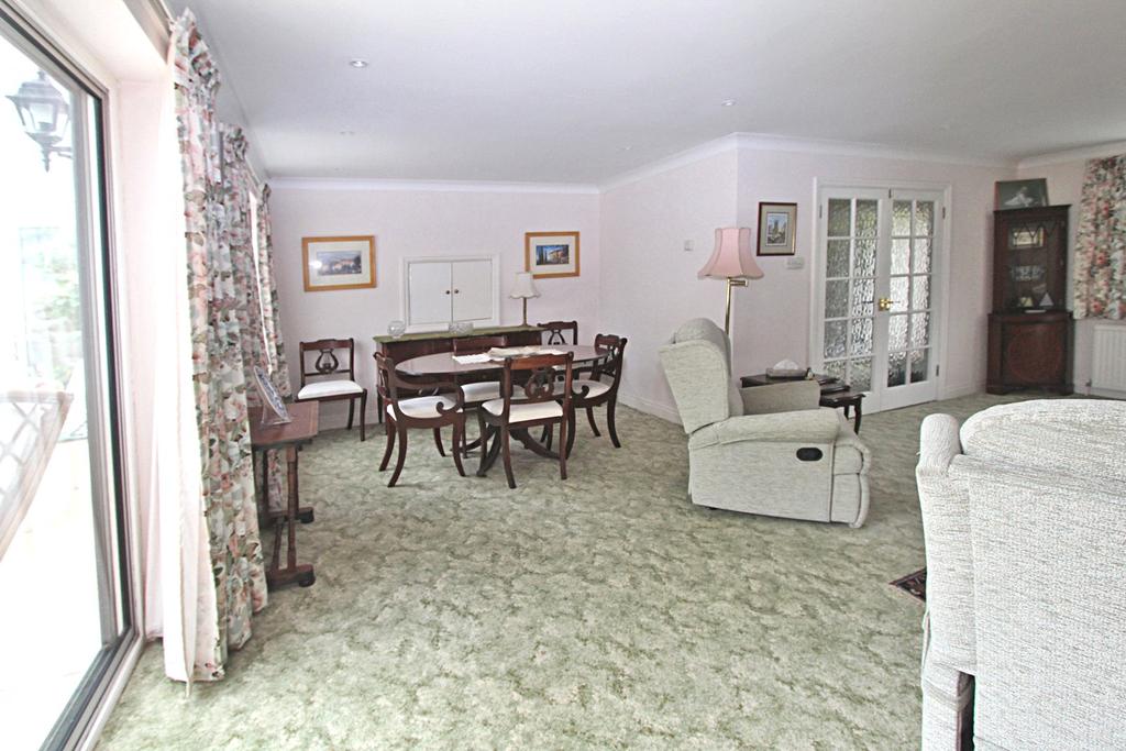 Rhinefield Close, Brockenhurst, Hampshire, SO42 4 bed property £950,000