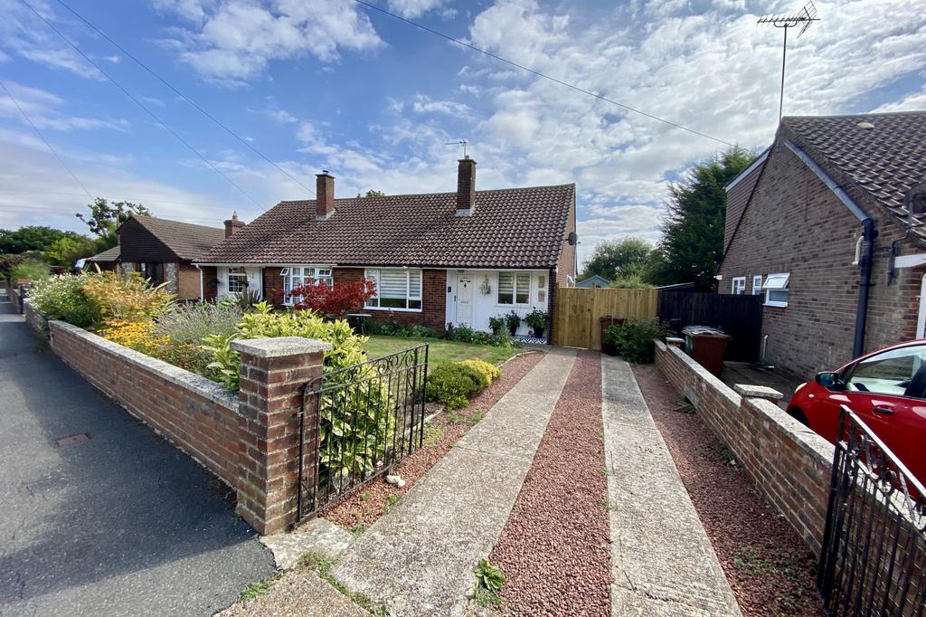 Westfield Close, Polegate, East Sussex, BN26 2 bed bungalow for sale £330,000