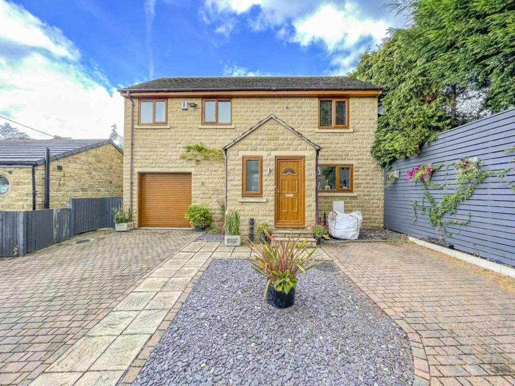 Knowles Hill Road, Dewsbury 3 bed detached house £269,500