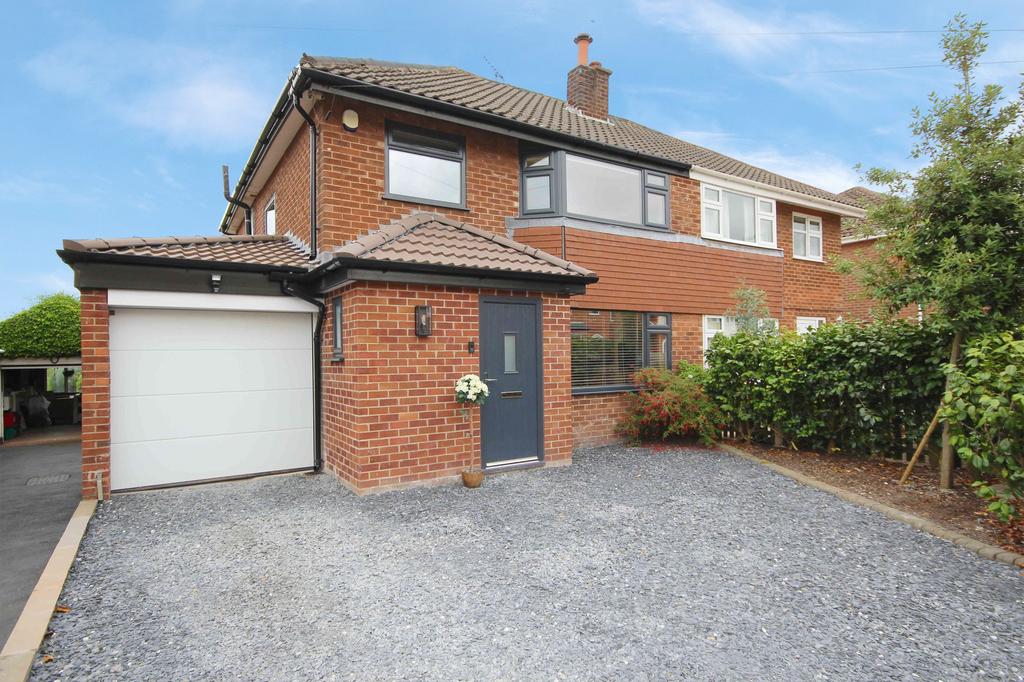 Mayfield Drive, Cuddington, CW8 3 bed semidetached house £415,000