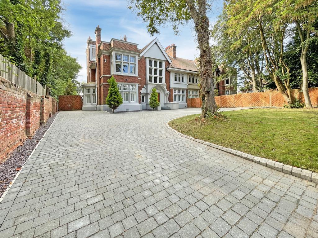 The Parade, Hartlepool, TS26 5 bed semidetached house £695,000