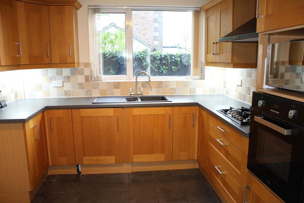 Fitted Kitchen Picture 2