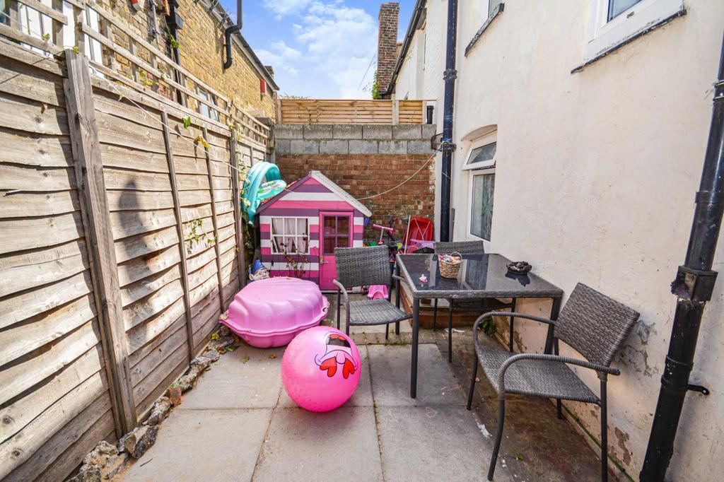 Dane Hill Row, Margate 2 bed semidetached house £215,000