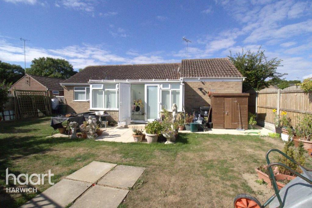 Whinfield Avenue, Harwich 2 bed detached bungalow £300,000