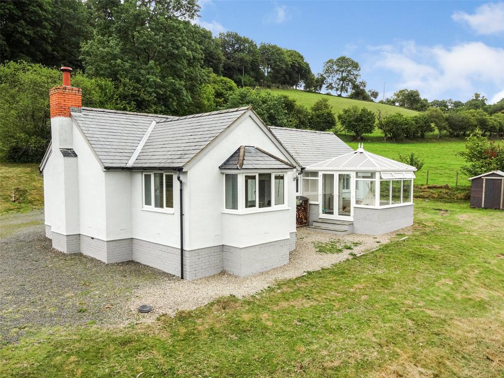 Llangadfan, Welshpool, Powys, SY21 3 bed bungalow for sale £475,000