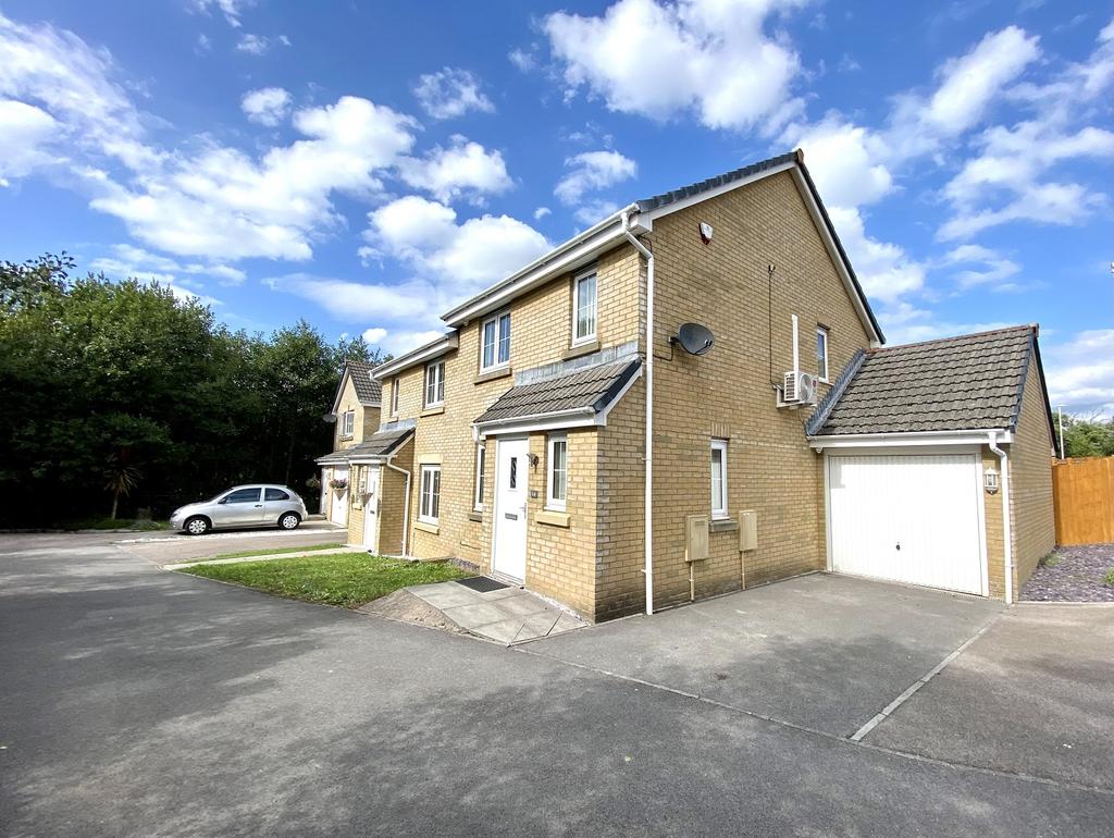 Clos Tyn Y Coed, Sarn, Bridgend... 3 bed semidetached house £220,000